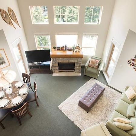 Tyndall Stone Lodge By Cozystay Signature ウィスラー エクステリア 写真