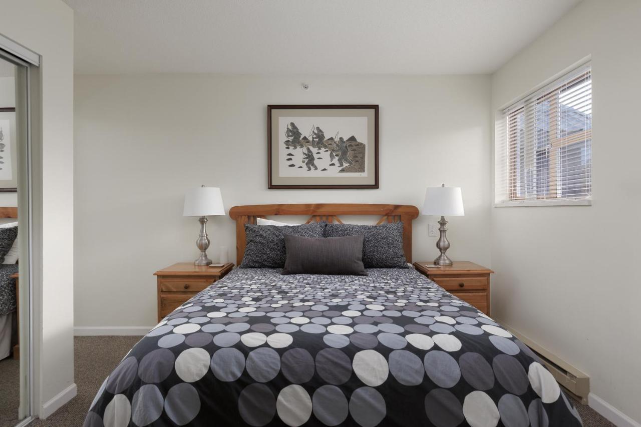 Tyndall Stone Lodge By Cozystay Signature ウィスラー エクステリア 写真