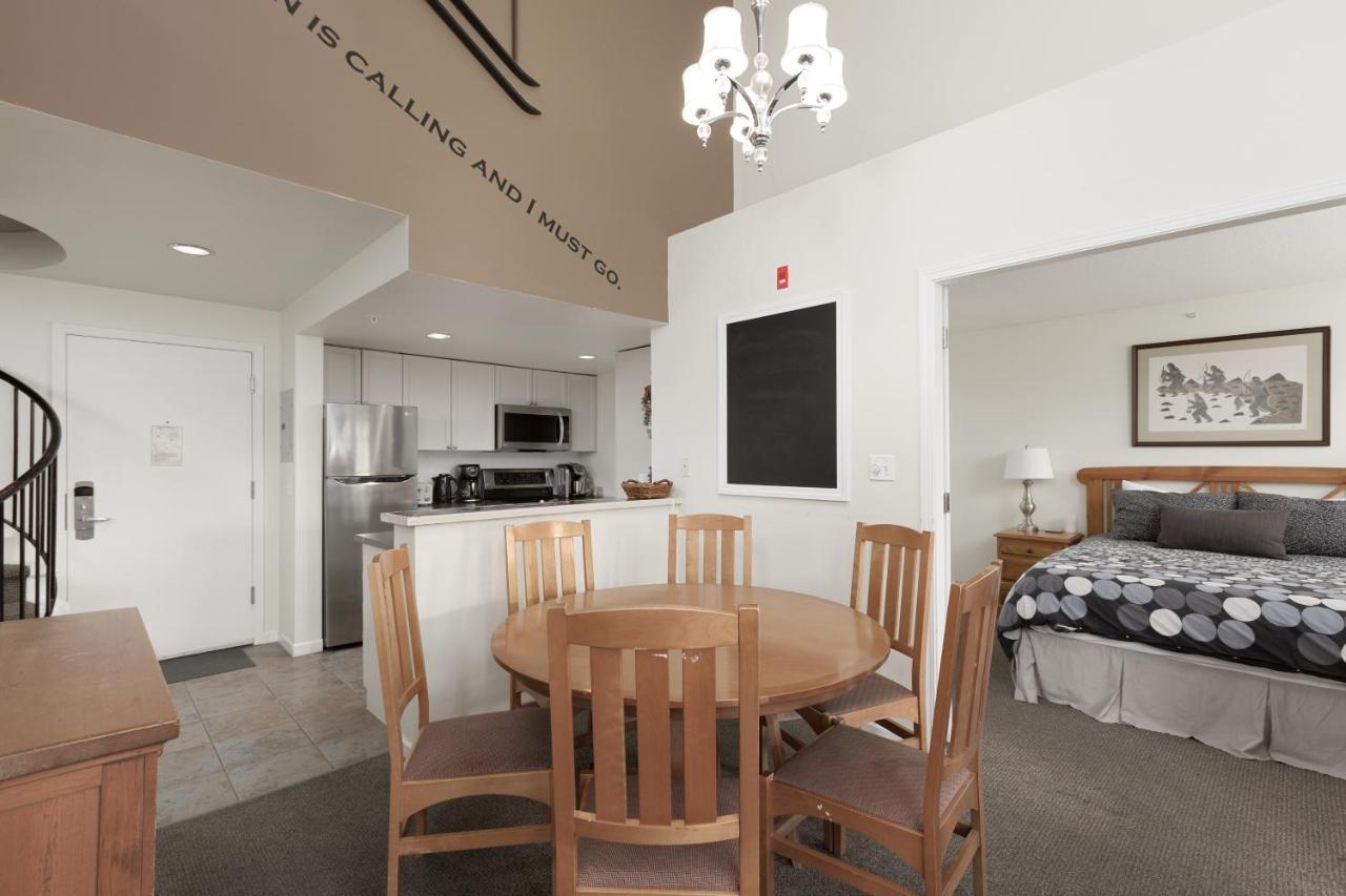 Tyndall Stone Lodge By Cozystay Signature ウィスラー エクステリア 写真