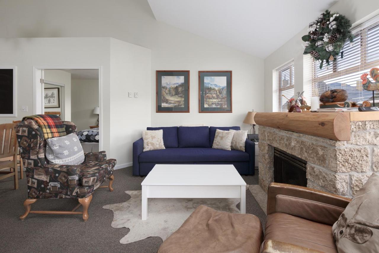 Tyndall Stone Lodge By Cozystay Signature ウィスラー エクステリア 写真