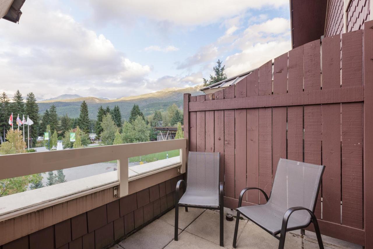 Tyndall Stone Lodge By Cozystay Signature ウィスラー エクステリア 写真