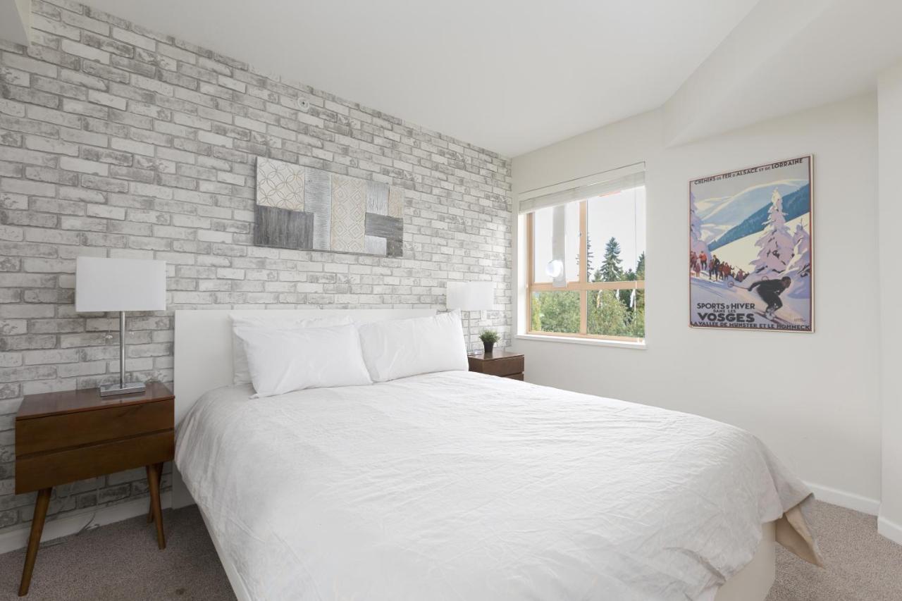 Tyndall Stone Lodge By Cozystay Signature ウィスラー エクステリア 写真
