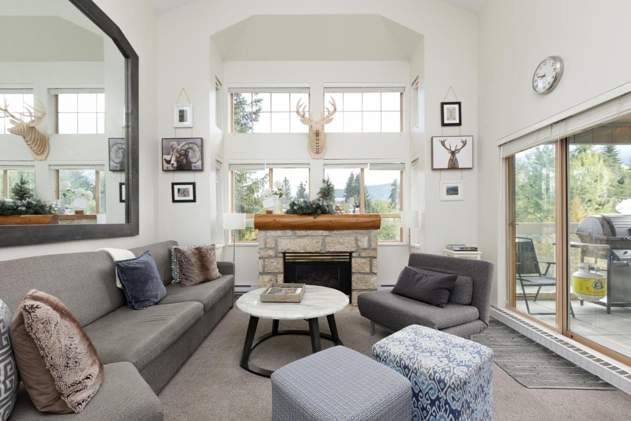 Tyndall Stone Lodge By Cozystay Signature ウィスラー エクステリア 写真
