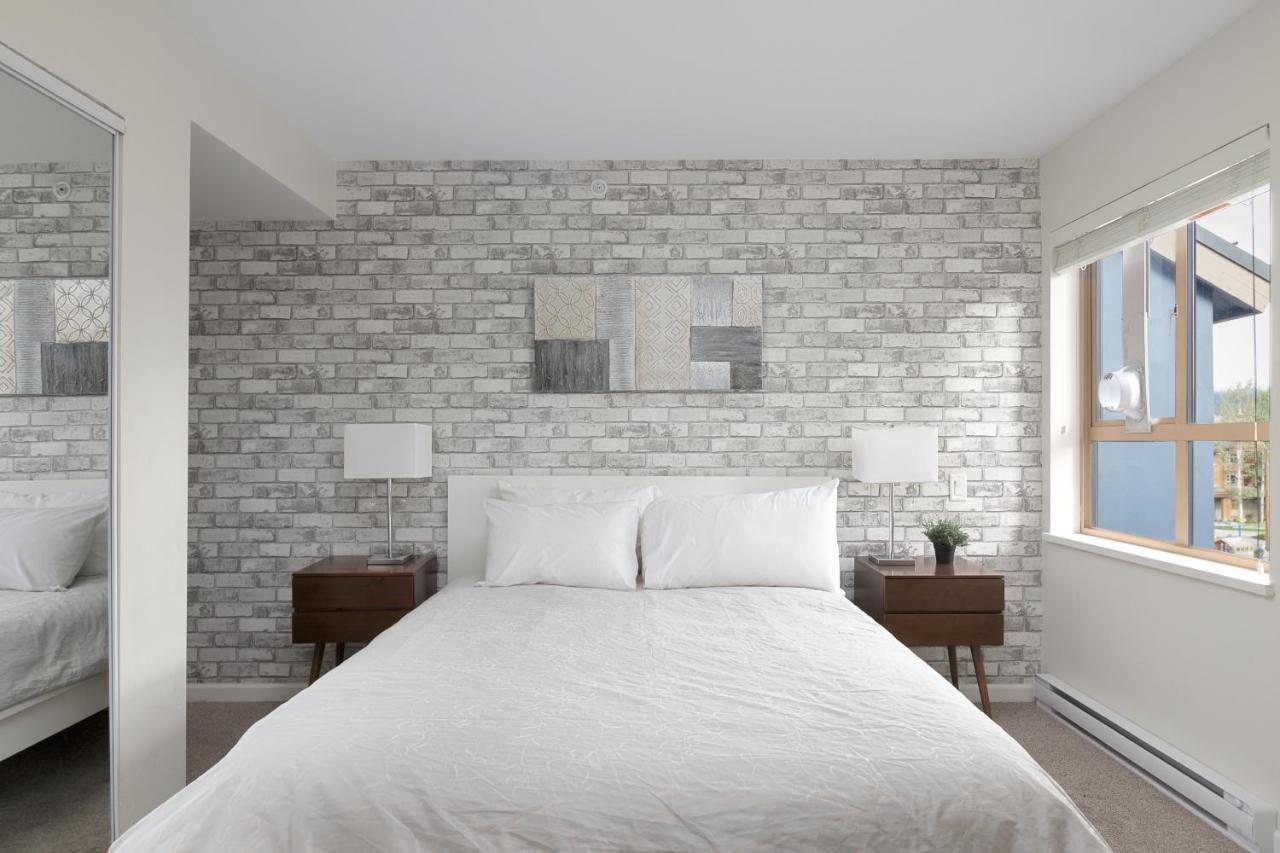 Tyndall Stone Lodge By Cozystay Signature ウィスラー エクステリア 写真