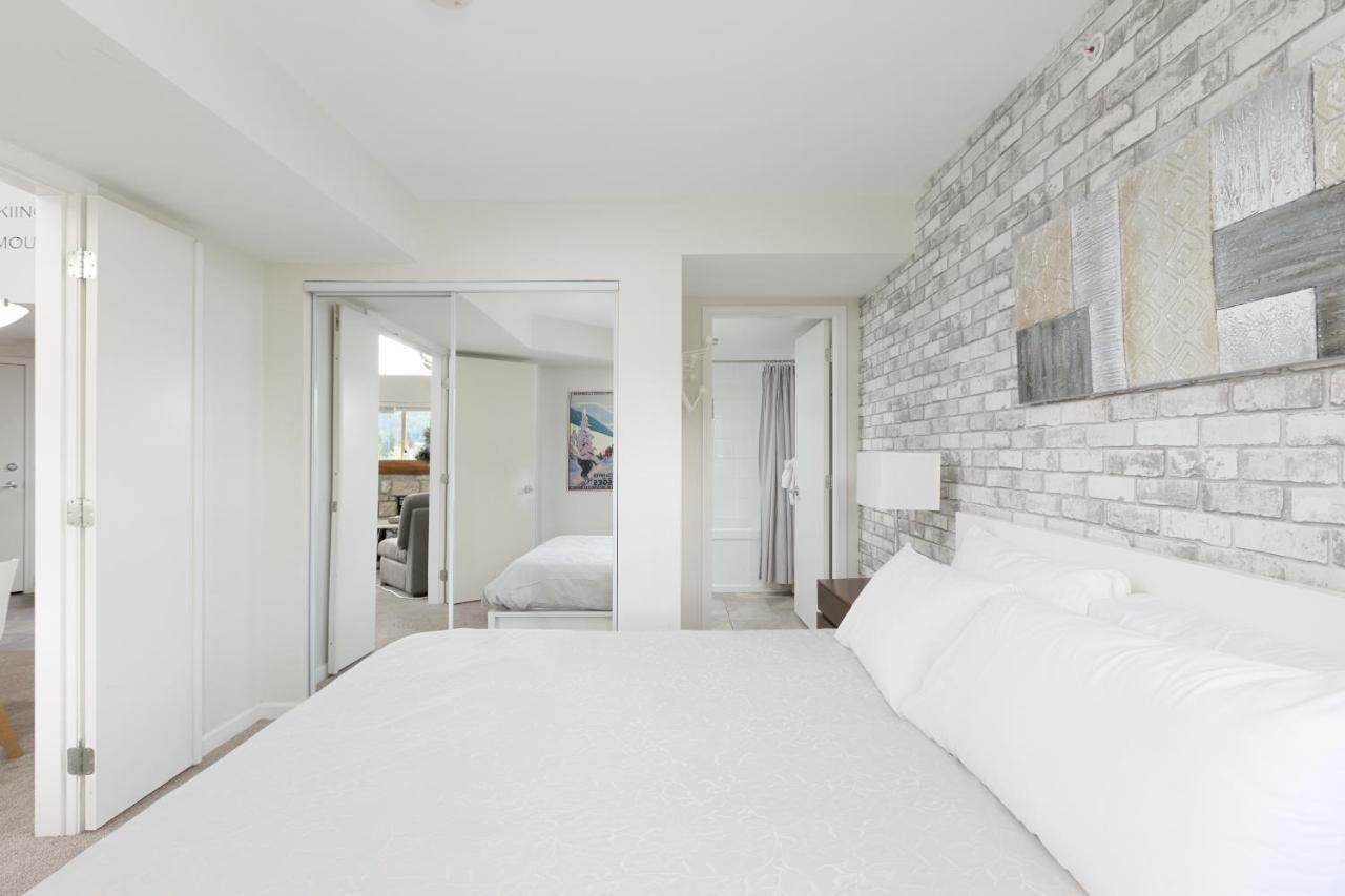 Tyndall Stone Lodge By Cozystay Signature ウィスラー エクステリア 写真