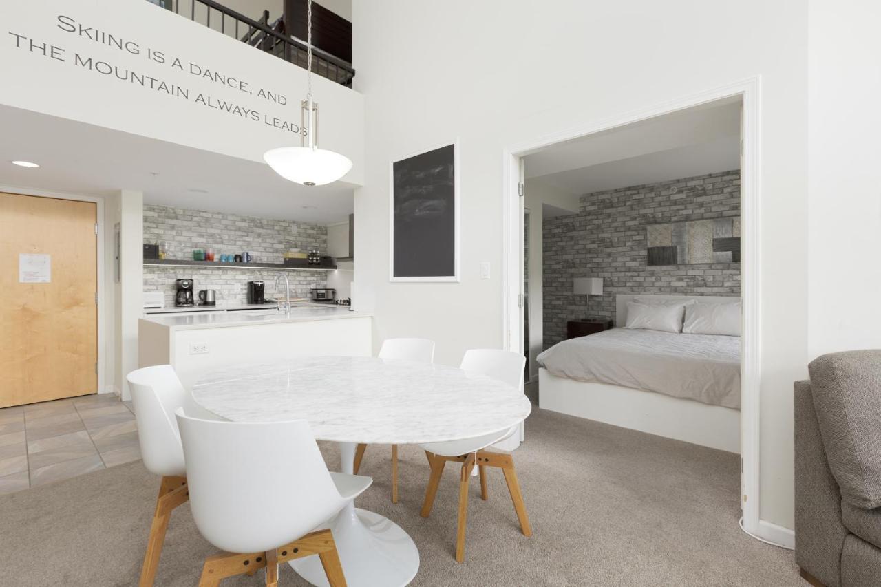 Tyndall Stone Lodge By Cozystay Signature ウィスラー エクステリア 写真