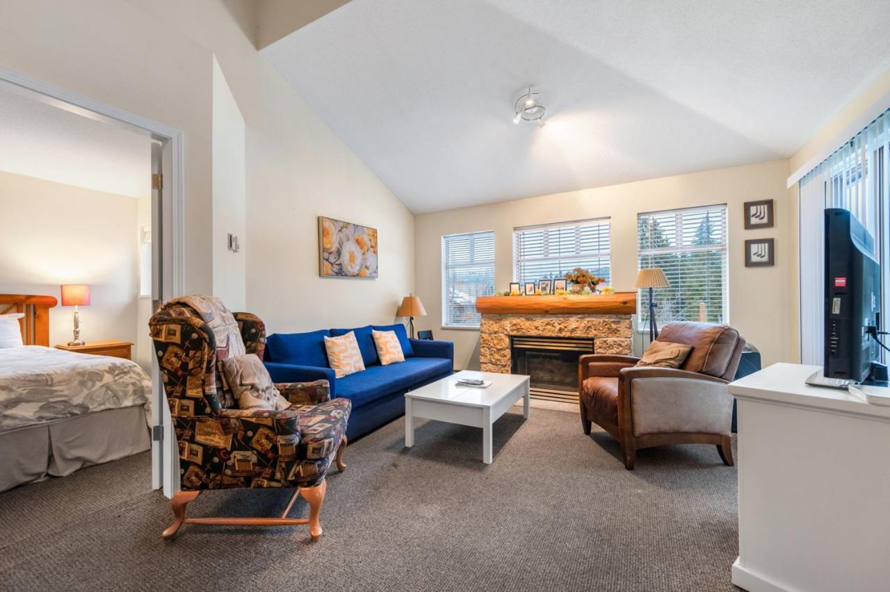 Tyndall Stone Lodge By Cozystay Signature ウィスラー エクステリア 写真