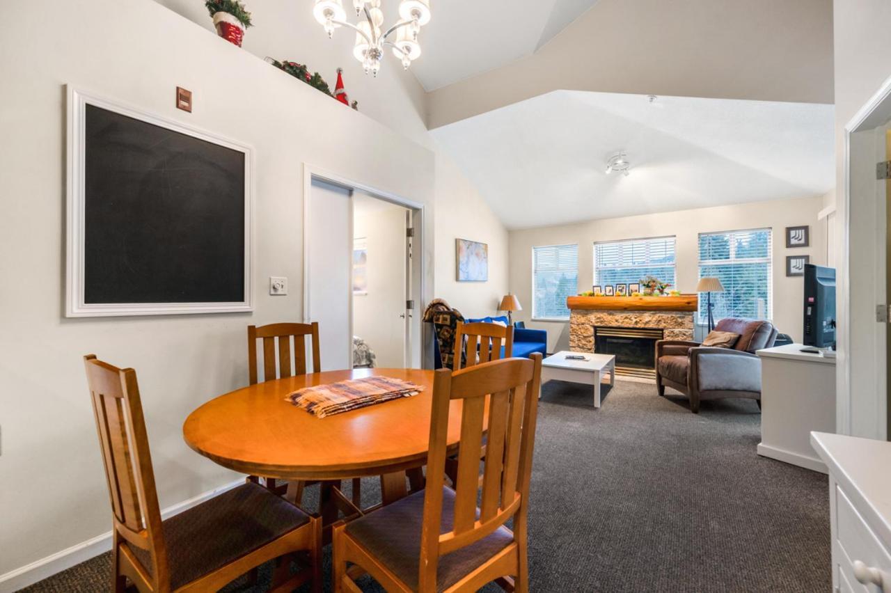 Tyndall Stone Lodge By Cozystay Signature ウィスラー エクステリア 写真